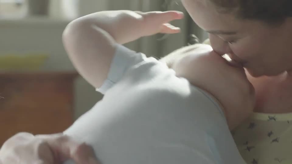 thumbnail video image 2 of Pampers Swaddlers Soft and Absorbent Diapers, Size 4, 120 Ct, 2 of 17