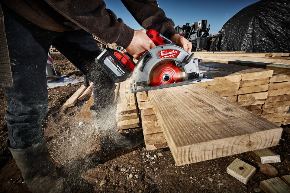 Milwaukee 2732-20 M18 FUEL 7-1//4/"/" Circular Saw Kit for sale online