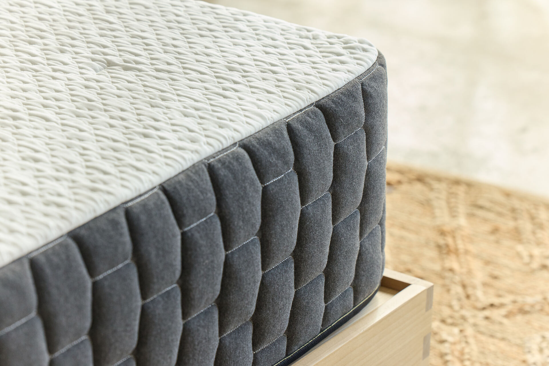 simply modern hybrid gel memory foam mattress review