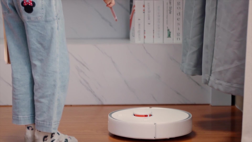 thumbnail video image 2 of Roborock Pure Robot Vacuum & Mop Cleaner S6 Laser Navigation, Smart Mapping, Black, 2 of 7