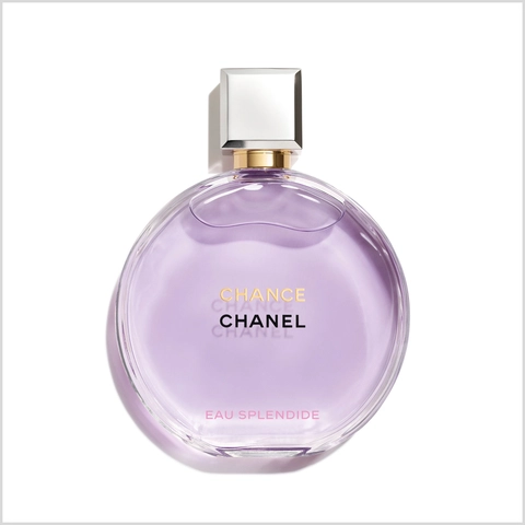 A shimmering formula that illuminates skin and leaves it delicately scented with the abstract floral bouquet of N°5.