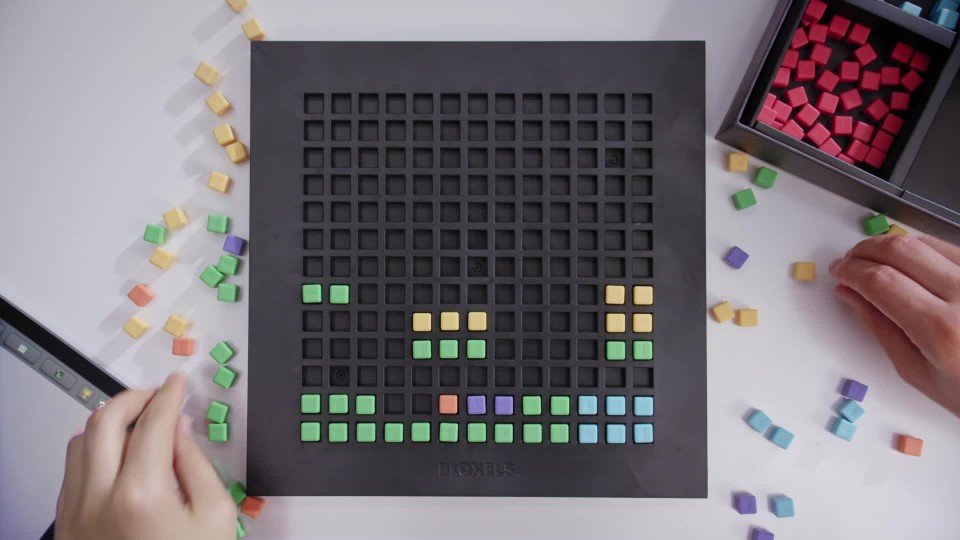 thumbnail video image 2 of Bloxels Build Your Own Video Games Creation Platform for Ages 8Y+, 2 of 7