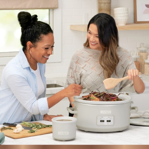 Crock-pot 6.0-Quart Cook & Carry Slow Cooker with Little Dipper Red