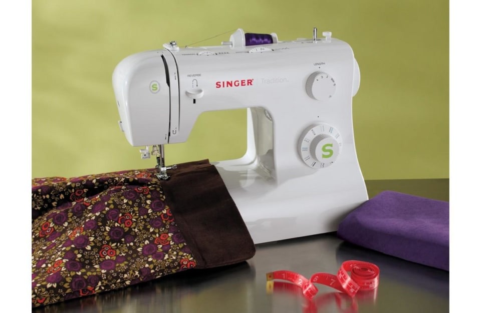 SINGER TRADITION 2250 Sewing Machine, 10 Built-in Stitches And Decorative  Patterns, 4-Step Buttonhole