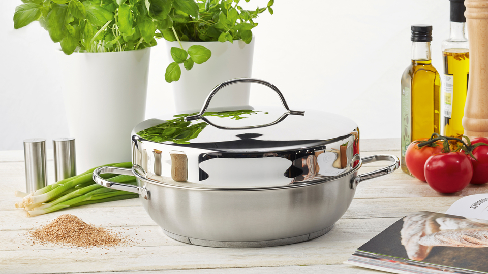 thumbnail video image 2 of Zwilling Stainless Steel Stovetop Smoker, 2 of 11