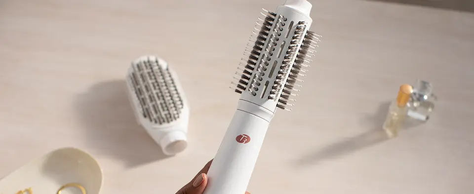Round brush attachment on the AireBrush