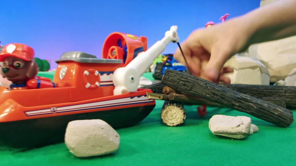 thumbnail video image 2 of PAW Patrol Ultimate Rescue Hovercraft with Zuma Figure, Moving Propellers, for Kids Ages 3 and Up, 2 of 9