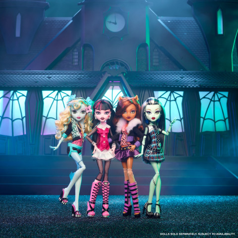 Monster High Reel Drama Draculaura Doll - Black and White Draculaura Doll 