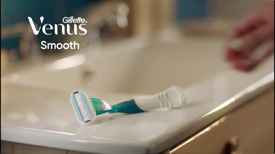 thumbnail video image 2 of Venus Smooth Women's Razor Handle with 2 Blade Refills, Blue, 2 of 11