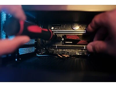 SAMSUNG 990 PRO w/ Heatsink SSD 2TB, PCIe Gen4 M.2 2280 Internal
