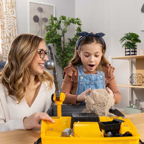 Kinetic Sand, Construction Site Folding Sandbox with Toy Truck and