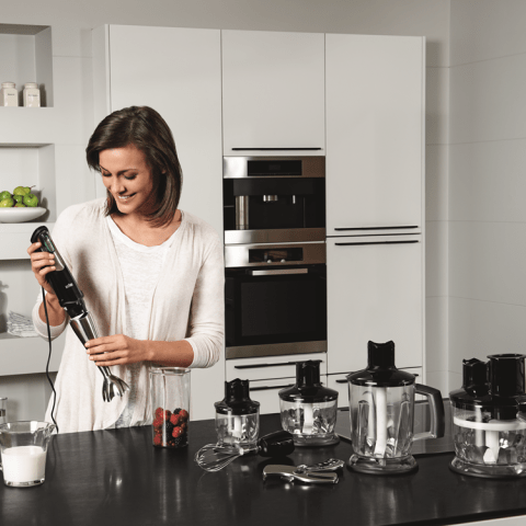 Braun 4-in-1 Immersion Hand Blender, Powerful 400W Stainless  Steel Stick Blender, Variable Speed + 1.5-Cup Food Processor, Masher,  Whisk, Beaker, Easy to Clean, MultiQuick MQ727: Home & Kitchen