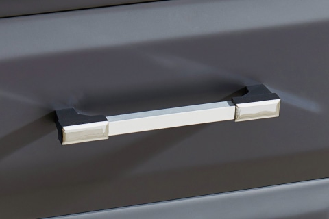 Beautiful two-toned Chrome handles (brushed/polished)