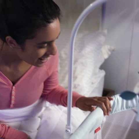 thumbnail video image 2 of Fisher-Price Soothing Motions Bassinet - Pacific Pebble, Infant Crib, 2 of 7