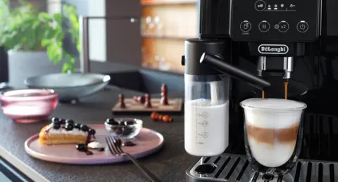 De'Longhi Magnifica エスプレッソマシン 黒 De'Longhi Magnifica Start Automatic Espresso Machine with