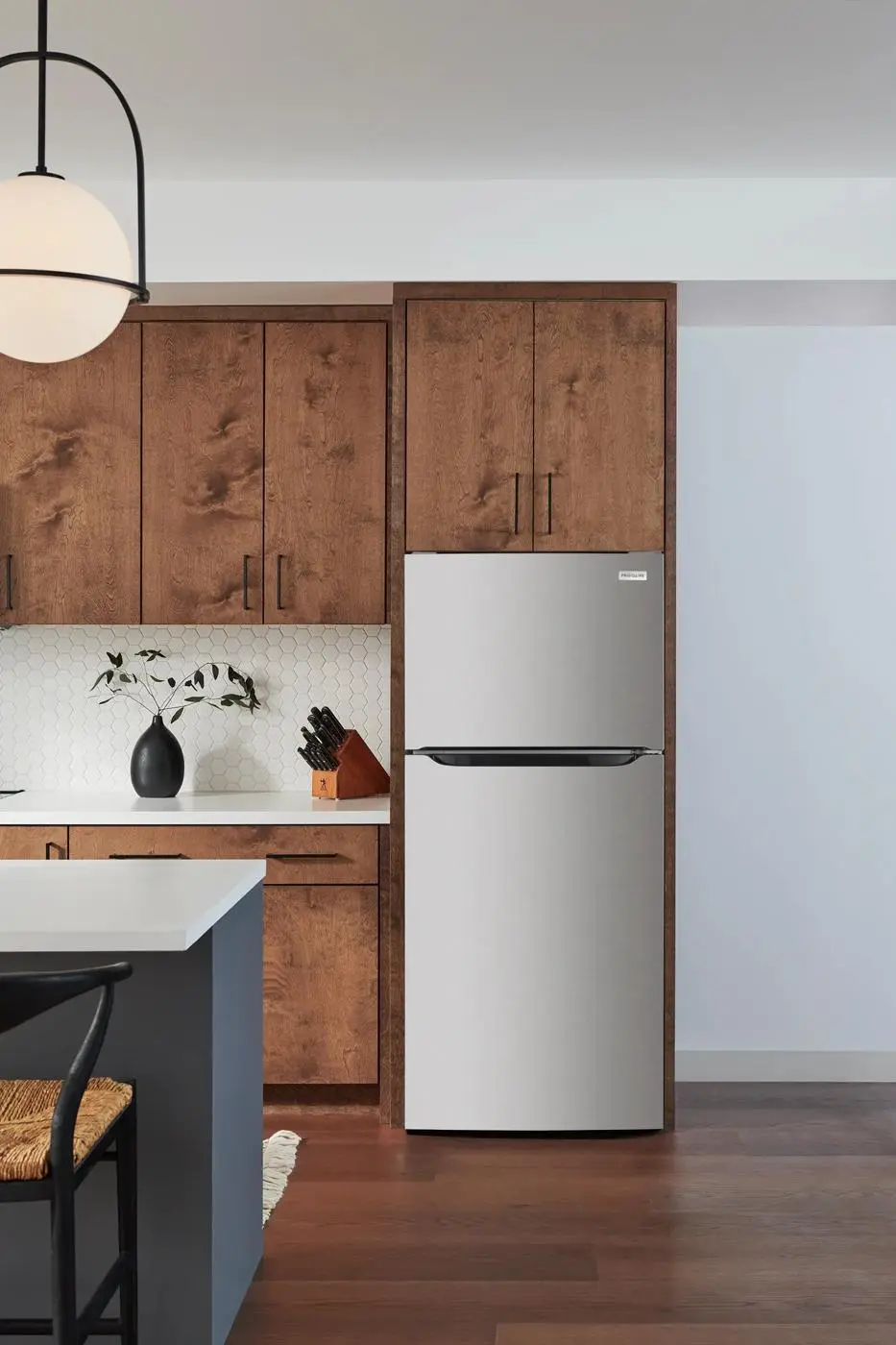 18.17 cu. ft. Top Freezer Refrigerator 30