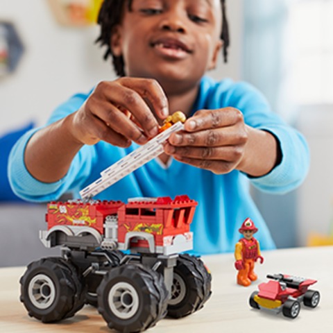 Mega Construx HHD19 - Hot Wheels 5-Alarm Bauset, Feuerwehr-Auto Monster  Truck, Spielzeug-Auto mit 2 Feuerwehrmann-Spielfiguren und Zubehör, für  Kinder ab 5 Jahren 