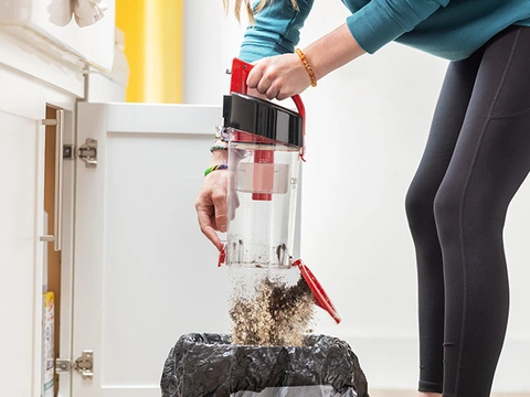 Easy Empty™ Dirt Bin