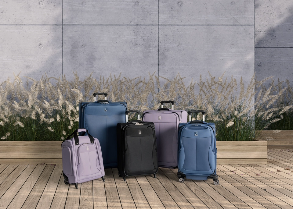 Travelpro CLOSEOUT! WalkAbout 6 Medium Check-In Expandable Spinner