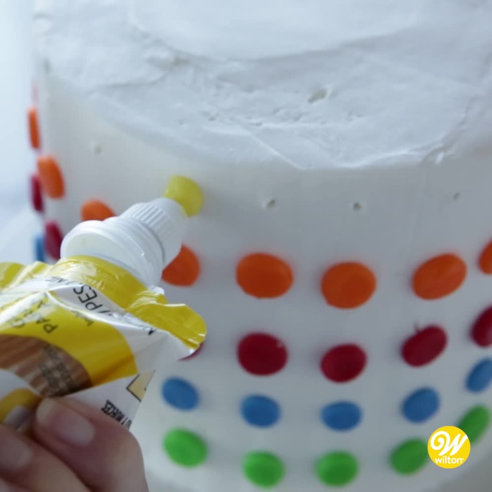 Wilton White Icing Pouch with Tips, 8 oz.