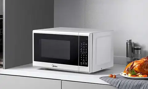 みみ　ホワイト Midea 0.7-cu ft 700 Watts Compact White Microwave with 6 Quick