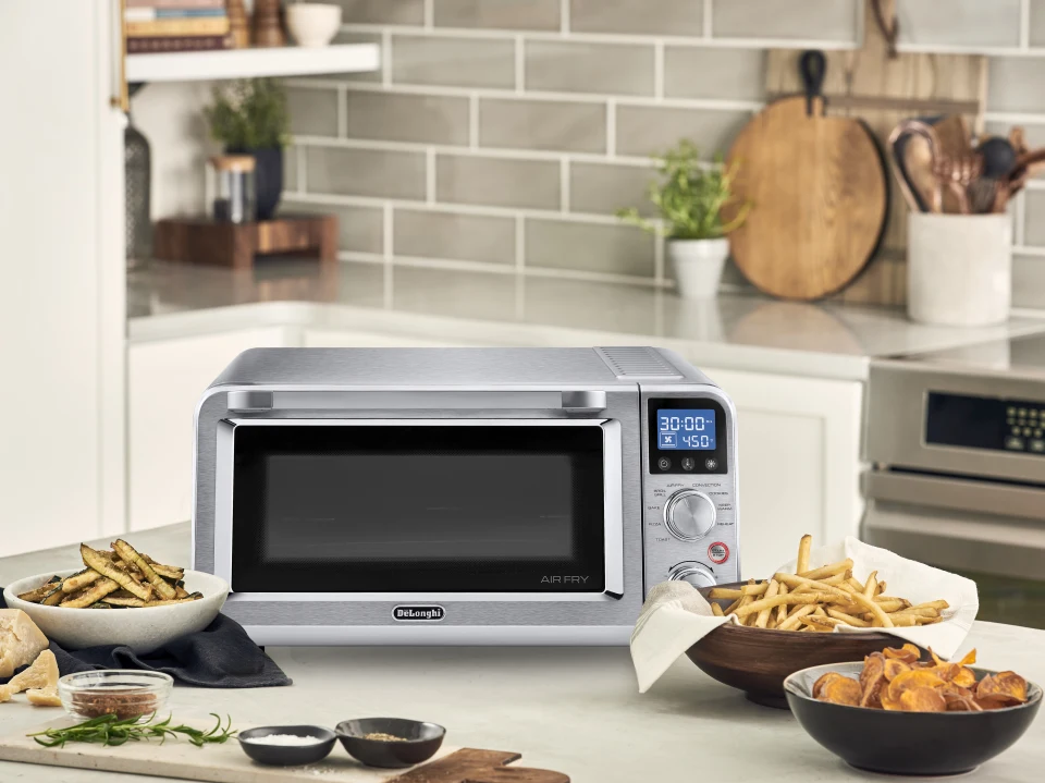 DeLonghi Livenza 0.5 Cu. Ft. 9-In-1 Digital Air Fry Convection