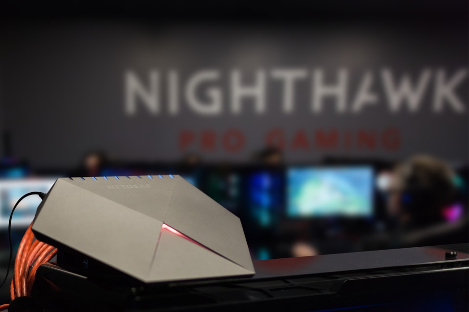 NETGEAR Nighthawk SX10 Pro Gaming 8-port Switch (GS810EMX-100UKS)