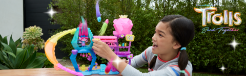 DreamWorks Trolls Band Together Mount Rageous Playset with Queen Poppy  Small Doll & 25+ Accessories