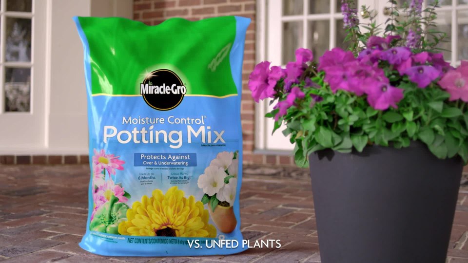  Miracle-Gro Moisture Control Potting Mix - Soil for
