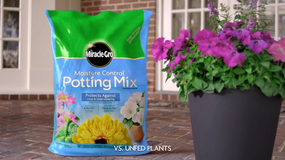 MiracleGro Moisture Control Potting Mix, 1 cu. ft., Feeds up to 6