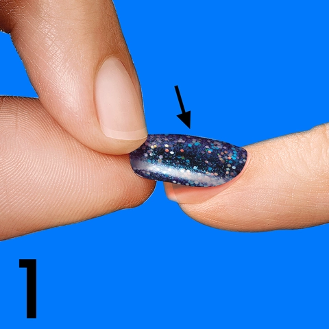 1. Apply glue to the back of artificial nail.