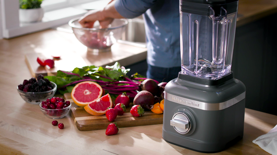 KitchenAid K150 3-speed ice crushing blender blends up your ice in fewer  than 10 seconds » Gadget Flow
