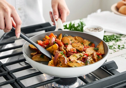 THE MOST ADVANCED CERAMIC NONSTICK EVER