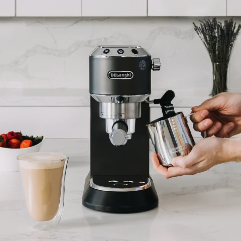 De'Longhi エスプレッソマシン ステンレス EC685M Amazon.com: De'Longhi Dedica 濃縮咖啡機附手動奶泡機15 巴泵和