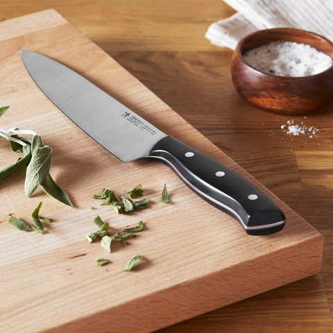 Exceptionally Balanced for Comfortable Cutting 