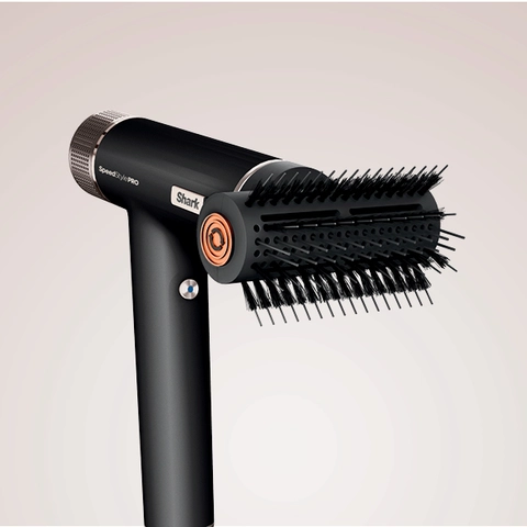 Dry, volumize, and smooth all at once for the perfect straight, voluminous styles.