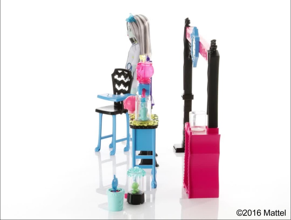 Monster High Skulltimate Science Class Playset with Doll