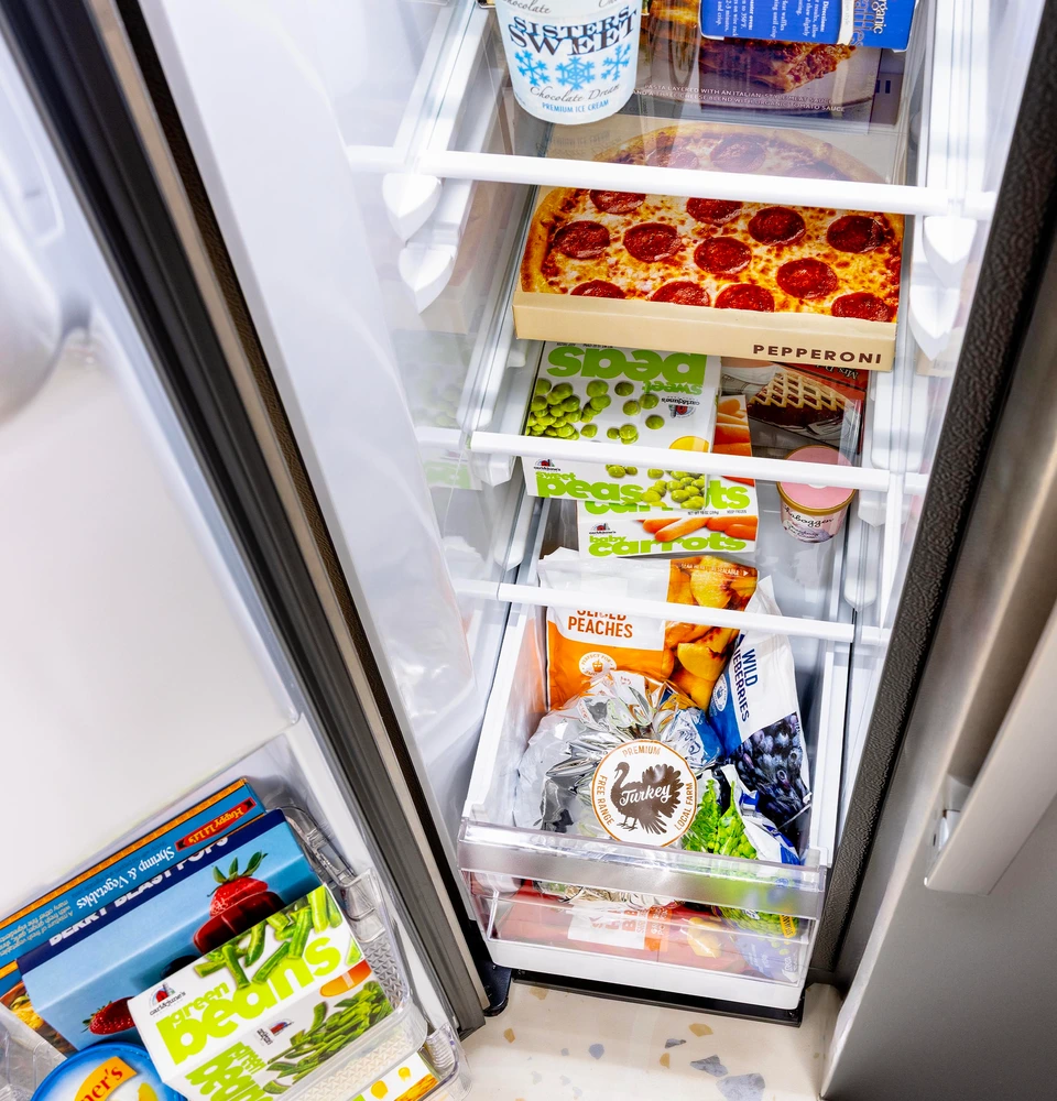 GE - GSS28NYYFS - GE® 27.9 Cu. Ft. Side-By-Side Refrigerator with