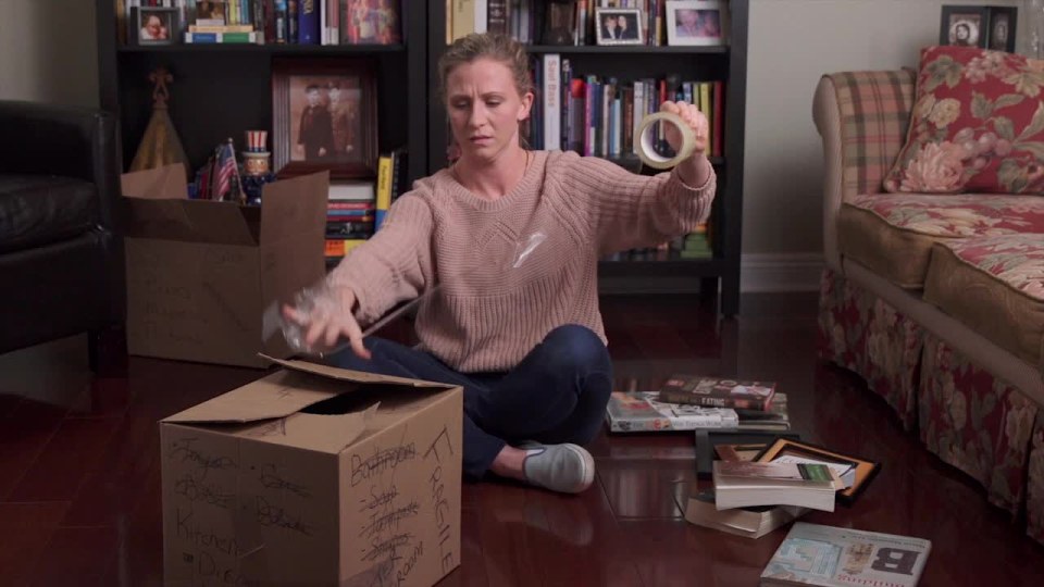 thumbnail video image 2 of Bankers Box SmoothMove Kitchen Moving Kit, includes: 1 box, dividers, 40ft. foam, 12 Internal Dimensions: 12.25" Width x 18.50" Depth x 12" Height - External Dimensions: 13.1" Width x 20.1" Depth, 2 of 8