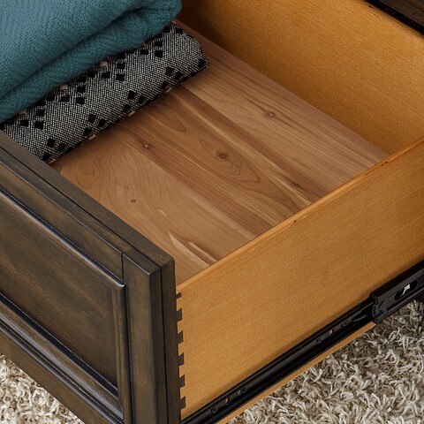 Cedar-lining in Two Bottom Drawers