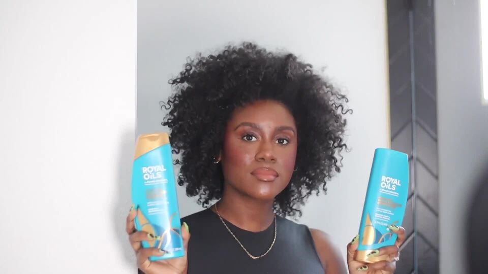 thumbnail video image 2 of Head & Shoulders Royal Oils Instant Soothe Scalp Elixir Treatment, 4.2 fl oz, for Dry Scalp, 2 of 5