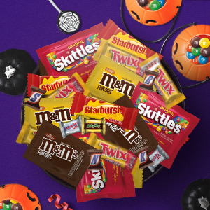 Mars Mixed M&M's, Snickers, Twix, Skittles, Starburst Variety Pack  Halloween Candy, 66.69oz/160 Piece Bag