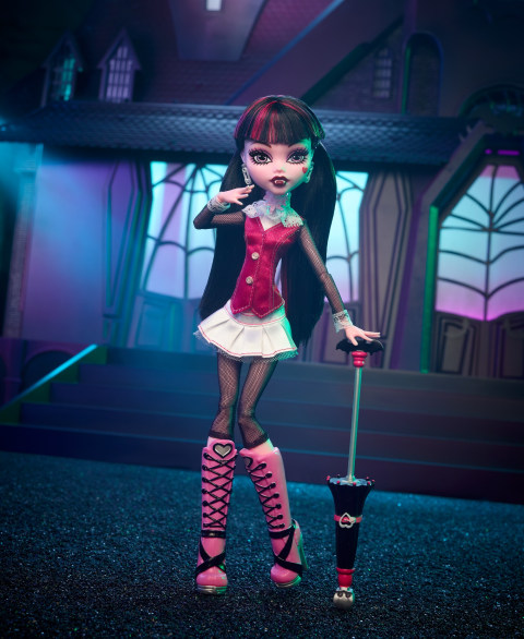 Monster High Reel Drama Draculaura Doll - Black and White Draculaura Doll 