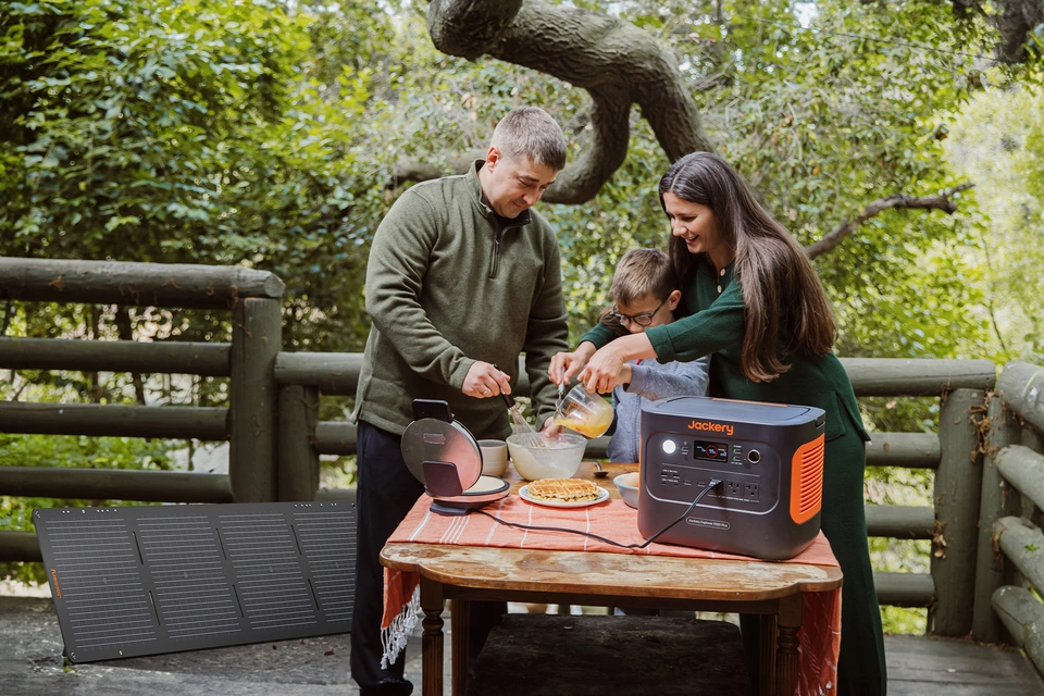 Solar Generator 1000 Plus Kit Lifesyle