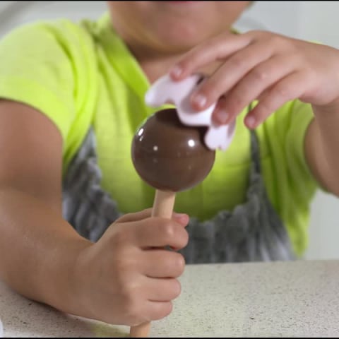 thumbnail video image 2 of Fisher-Price Cake Pop Shop, 2 of 9