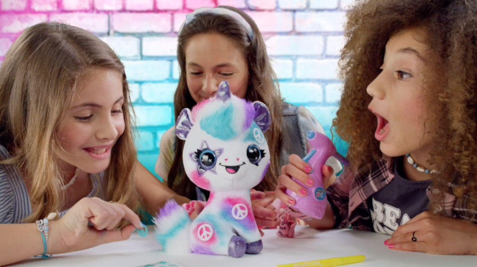 Airbrush Plush Unicorn Kit from Canal Toys - Parenting Without Tears