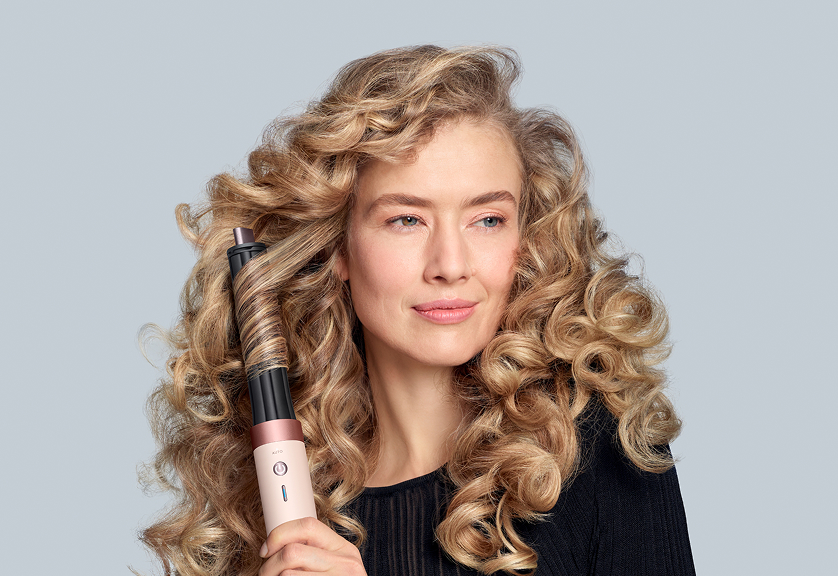 Model using Dyson Airwrap Co-anda2x with the 1.2 inch Co-anda2x curling barrel
