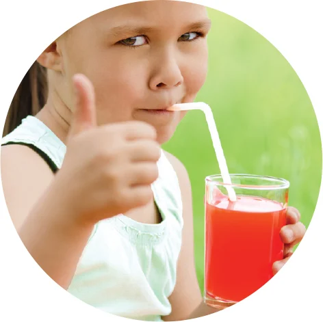 Girl drinks Juce Garden Berry and gives thumbs up