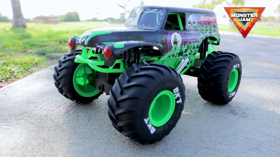 Monster Jam, Official Grave Digger Remote Control Monster Truck, 1:24 Scale, 2.4 GHz, Kids Toys for Boys and Girls Ages 4 and up - image 2 of 7