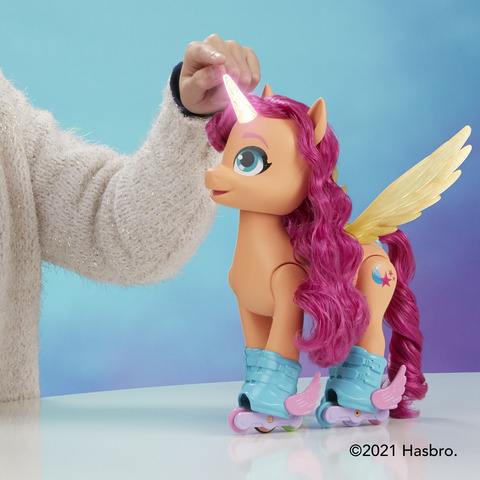 My Little Pony Brinquedo Musical 2 em 1: Karaoke e SPA, Playset com 20 – O  Gato Rápido